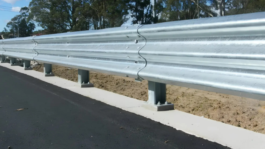 Thrie-Beam Crash Barrier